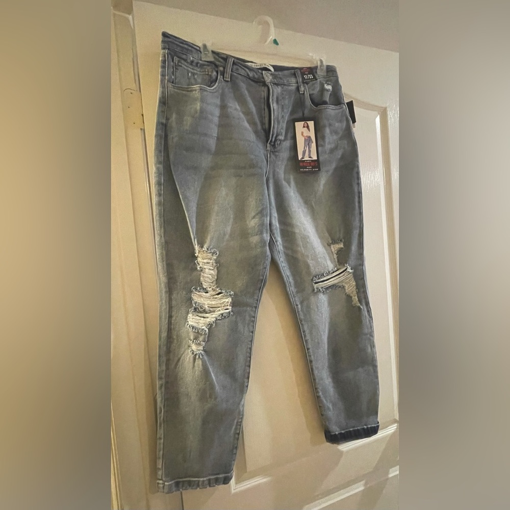 NEW!Celebrity Pink I Curvy fit I 90s Jean I Mid Wash
